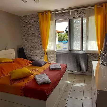 Holiday home Proche Paris Maison Dans Village Pres De Reims