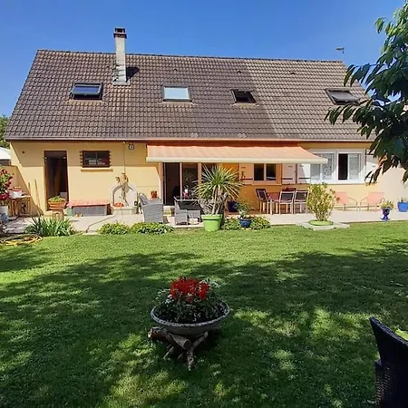 Holiday home Proche Paris Maison Dans Village Pres De Reims Champigny (Marne)